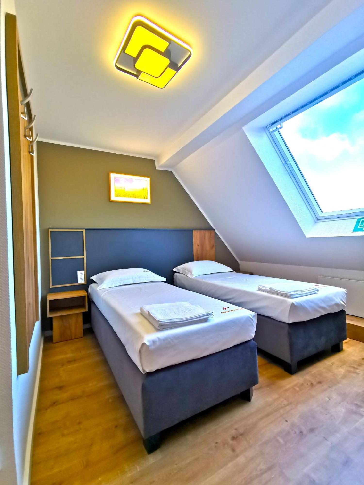 Home Inn Hotel Dormagen Buitenkant foto