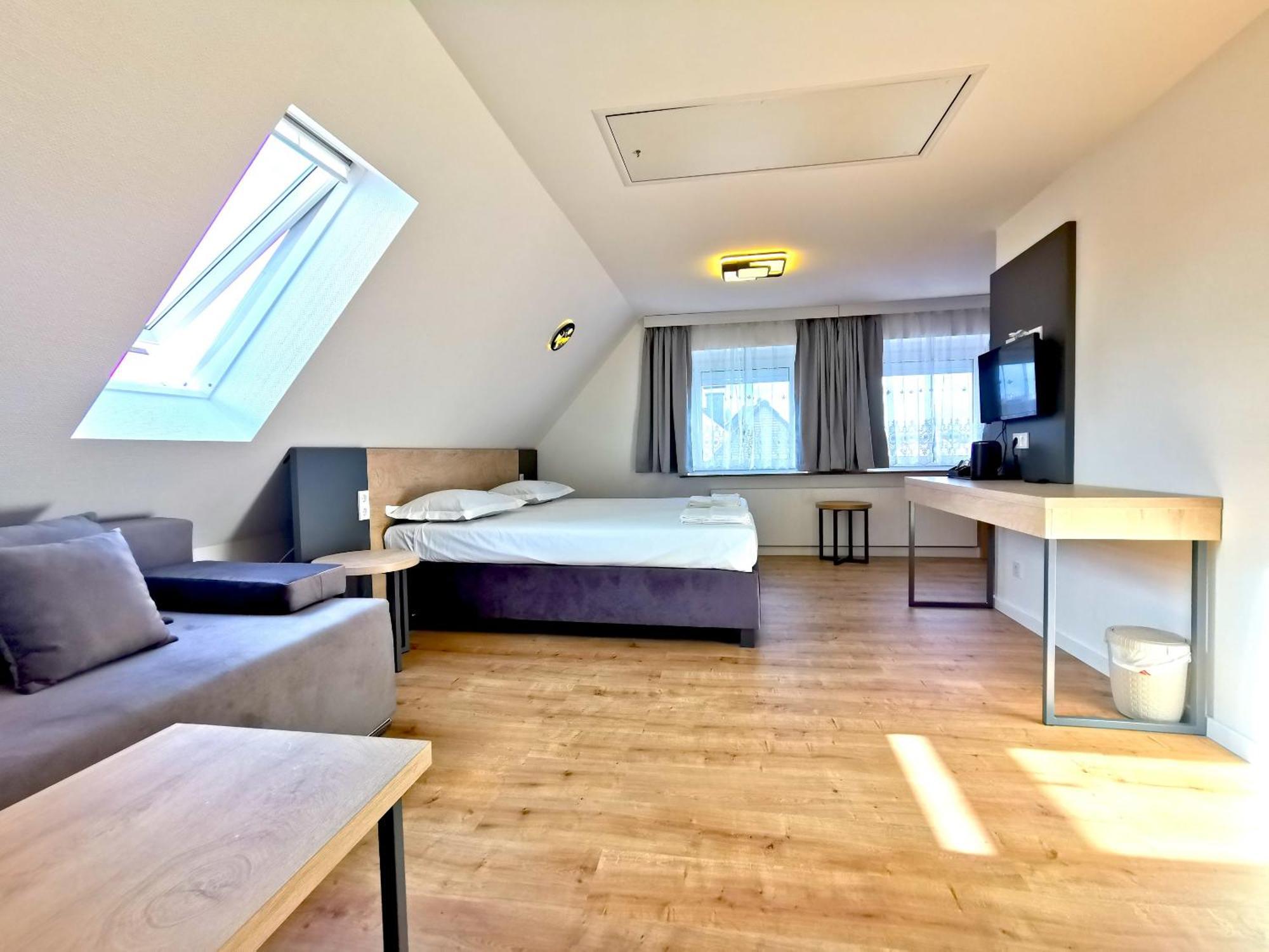 Home Inn Hotel Dormagen Buitenkant foto