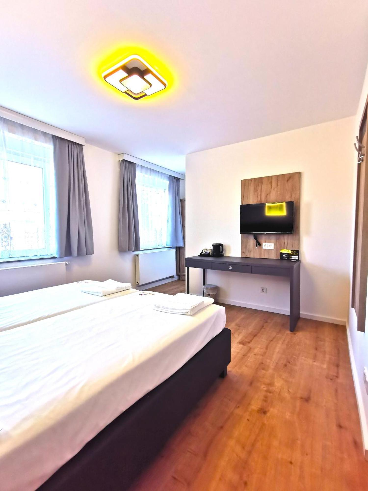 Home Inn Hotel Dormagen Buitenkant foto