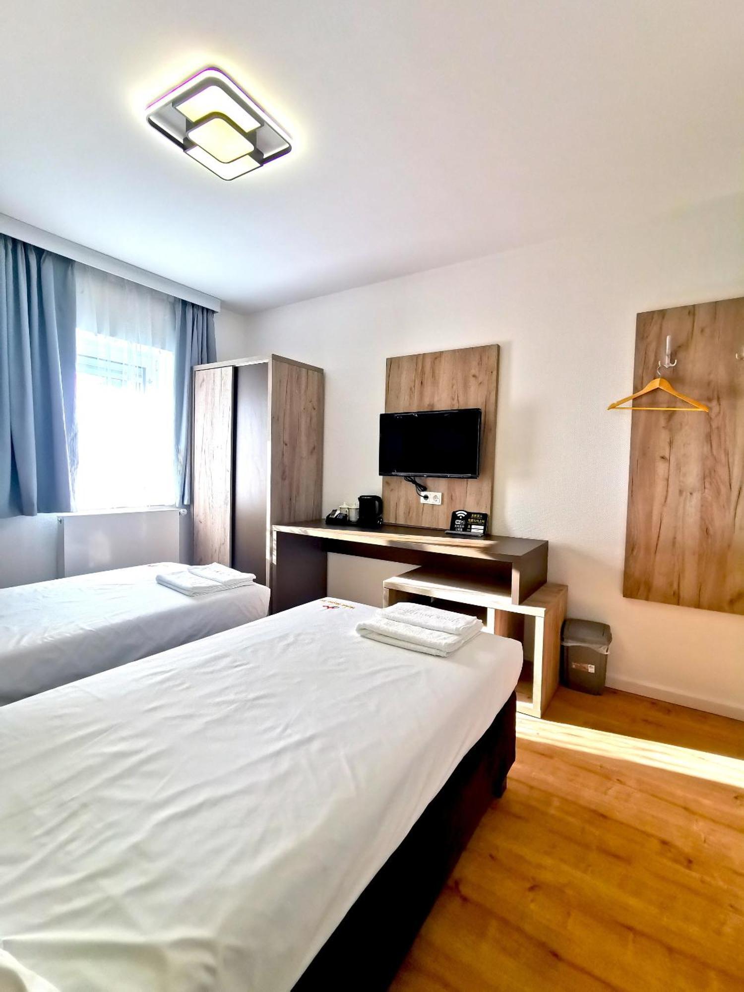 Home Inn Hotel Dormagen Buitenkant foto