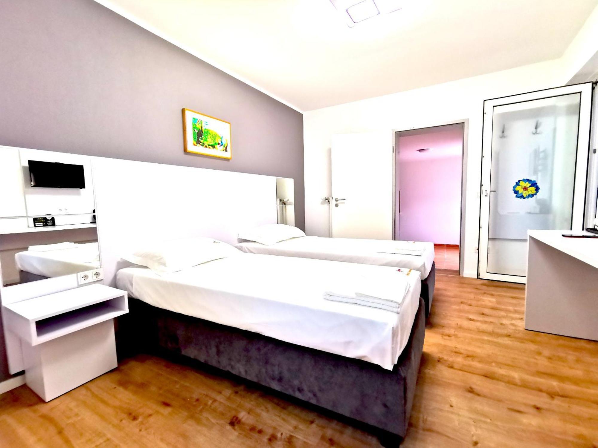 Home Inn Hotel Dormagen Buitenkant foto
